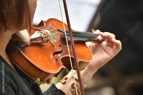 Photography violin during a concert , with hands and a bows