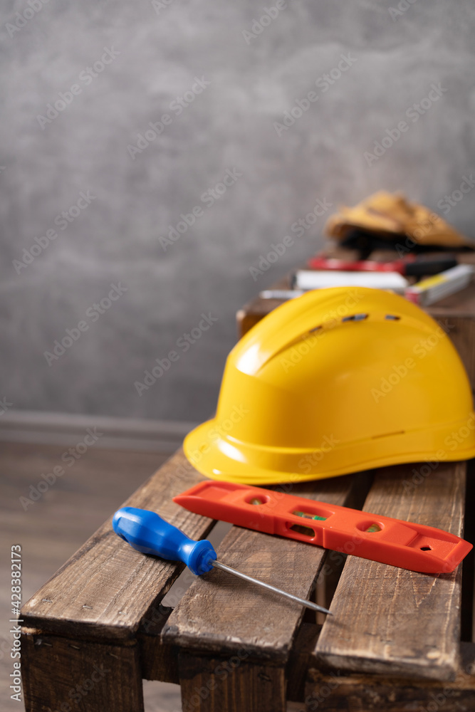 Obraz premium Set of tools and construction instruments on wooden box