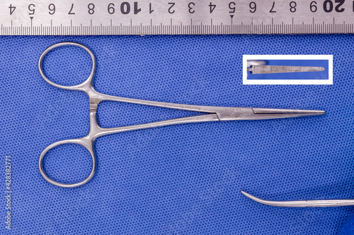 Foto crile forceps (haemostats) with inset jaw pattern on a blue background