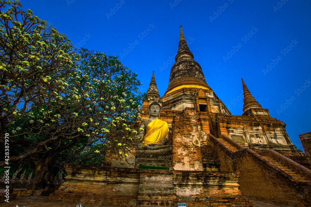 Fototapeta premium Background of old Buddha statues in Thai religious attractions in Ayutthaya Province, allowing tourists to study their history and take public photos.