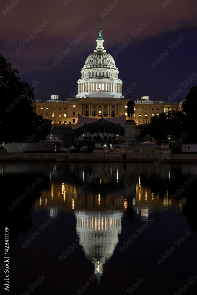 Fototapeta premium U.S. Capitol Building at night - Washington D.C. United States of America