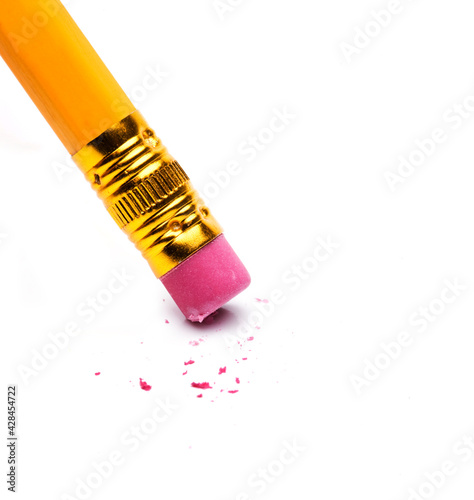 Radiergummi an einem Stift auf weissem hintergrund
