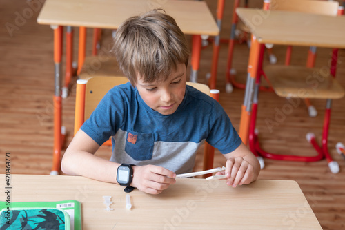 Obraz na płótnie Mandatory testing in schools. w salonie