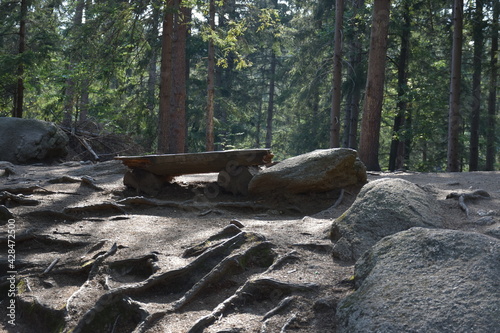 ławeczka w górach na mały przystanek
