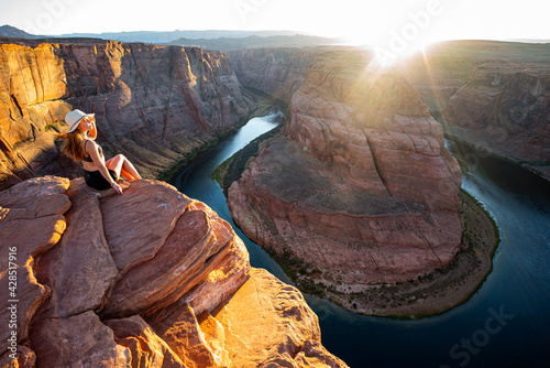 Fototapet Woman on Grand canyon, Glen Canyon, Arizona.