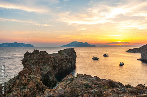 Ankernde Yachten in der Abenddämmerung am Capo Milazzese photo