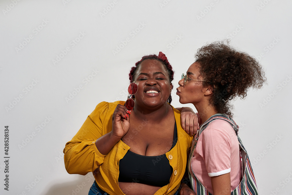 Obraz premium Lovely couple of two afro women sharing kisses