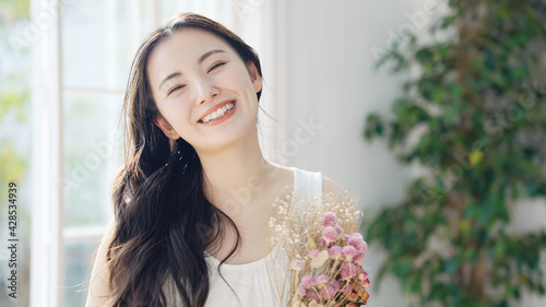 花束を持つ女性 ウェディングイメージ Free Download 花束を持つ女性 ウェディングイメージ - GFXLoad