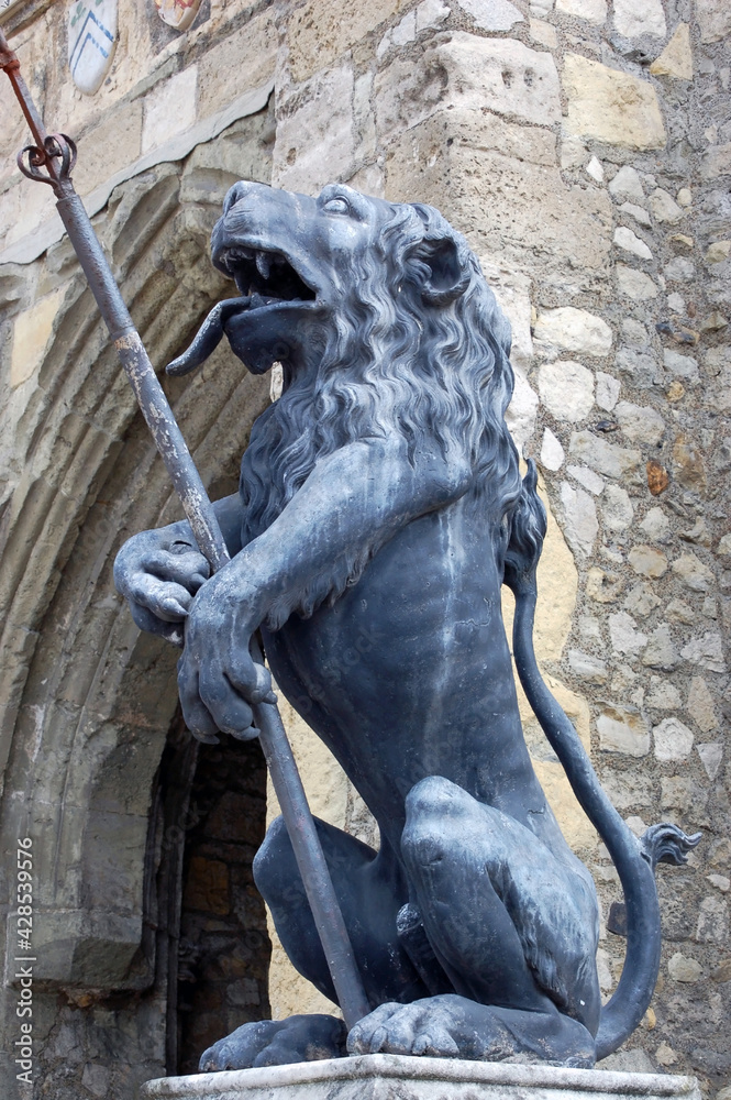 Southampton lion statue