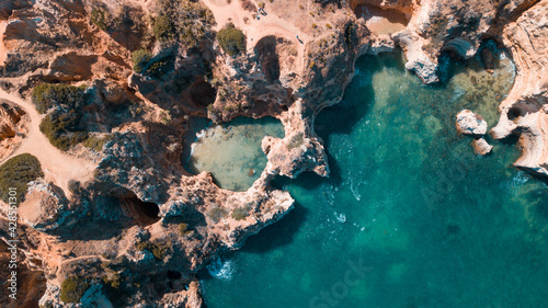 Obraz na plátně Atlantic beaches and cliffs of Algarve, Portugal on a sunny summer day
