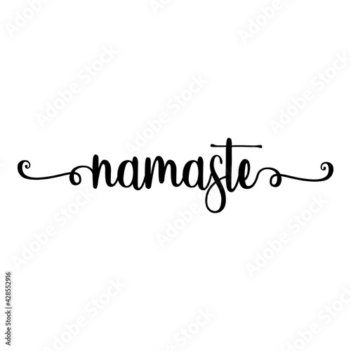 Banner con texto manuscrito namaste escrito a mano con florituras en color negro
