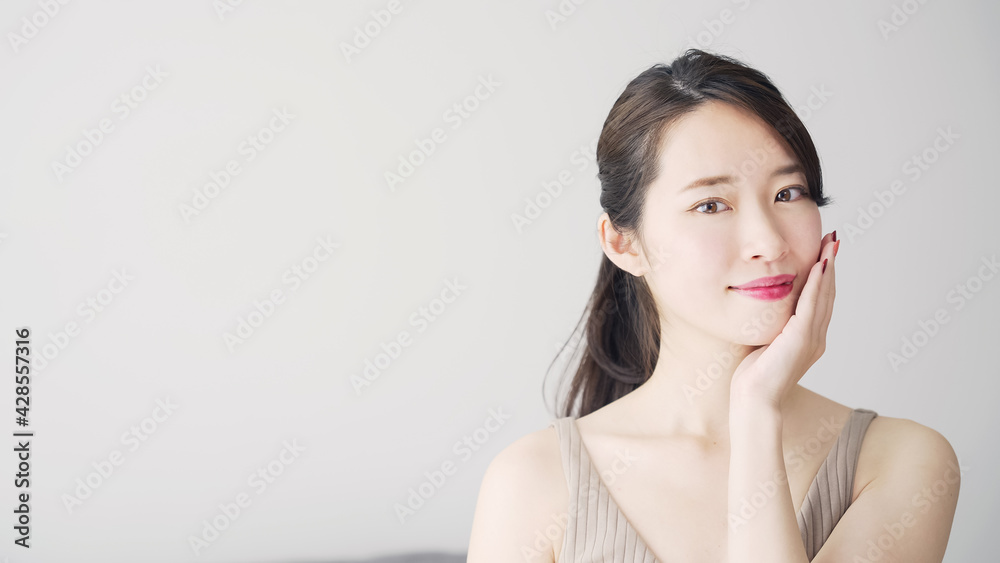 女性の美容イメージ　スキンケア
