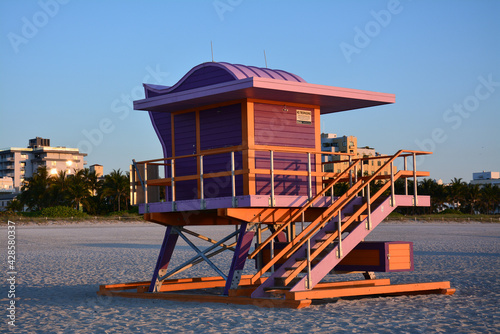 Lifeguard house at Miami Beach © Romain