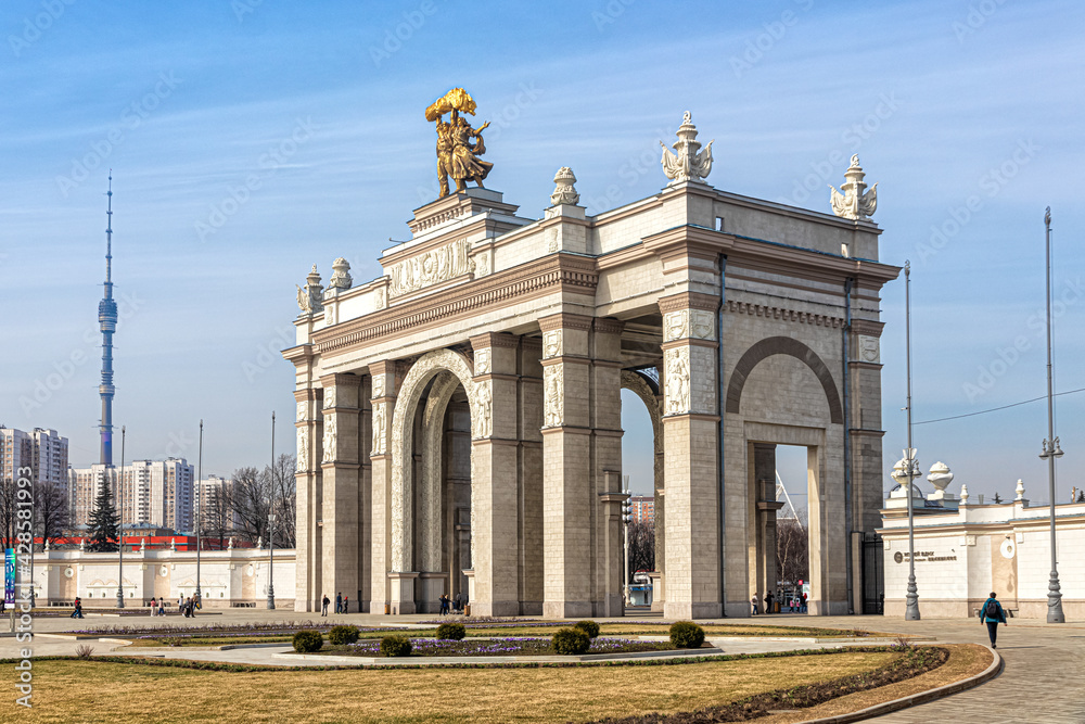 Triumphal arch of the central entrance to the VDNH