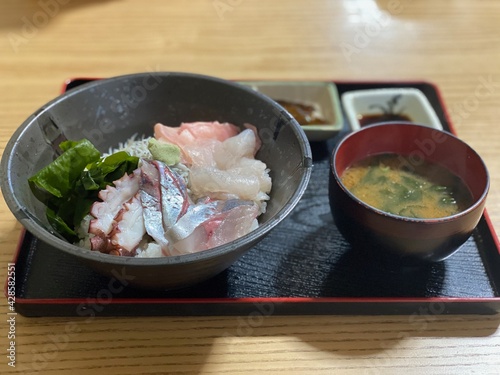 海鮮丼
