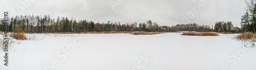 Obraz na płótnie Frozen lake panorama w salonie