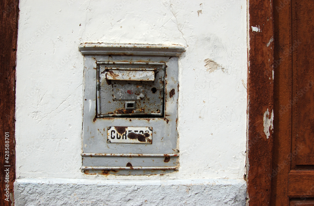Alter Briefkasten - gesehen auf einer Rundfahrt über Vallehermoso, Agulo, Hermigua auf La Gomera, Kanarische Inseln, Spanien