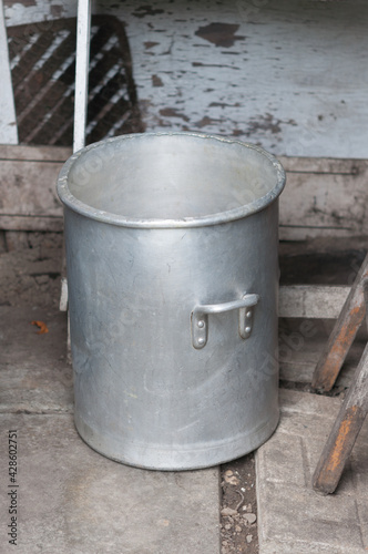 vintage aluminum deep fry turkey pot on the ground