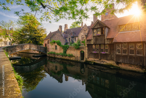 Quadro su tela Bruges canals at sunrise. Brugge, Belgium