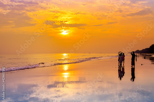 Bilde på lerret The beauty of the sunset on the sea