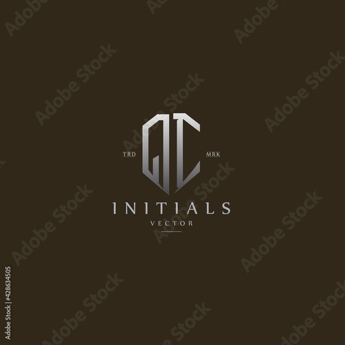 classy QI vintage metal monogram logo. elegant silver initials icon premium vector design template