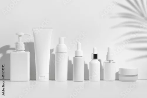Obraz mockup of beauty fashion cosmetic makeup bottle lotion product with skin care healthcare concept on palm leaf coconut tree background