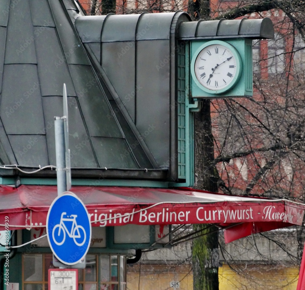 Fototapeta premium Imbiss mit Berliner Currywurst