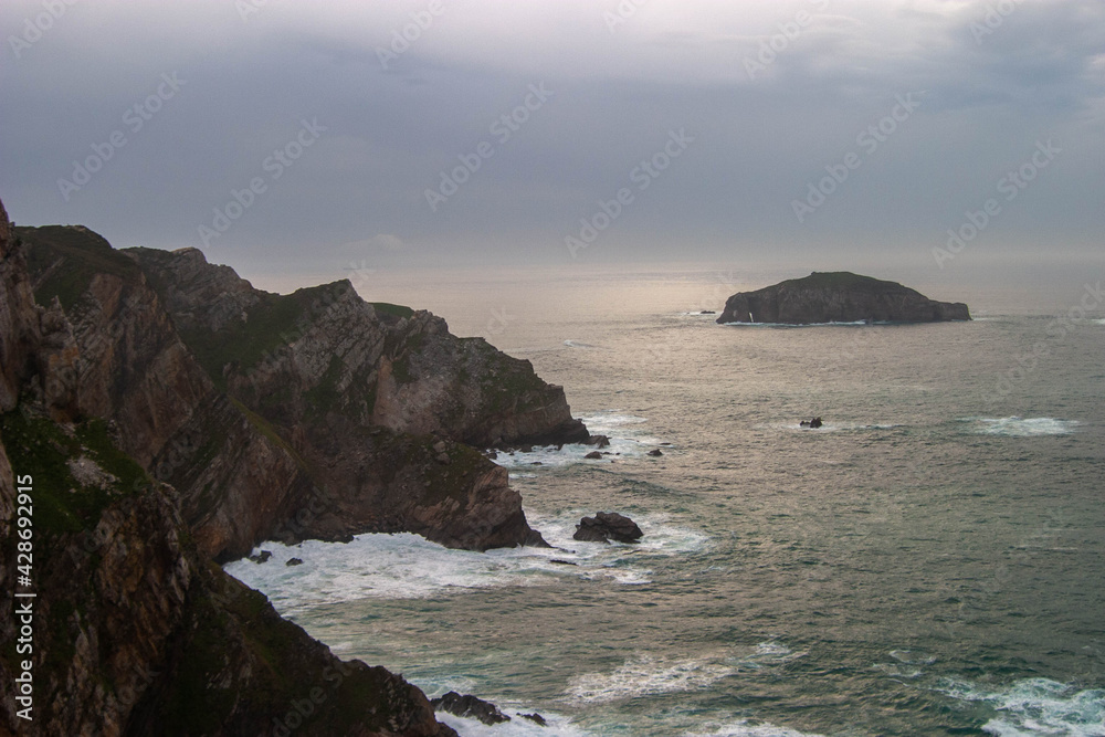 Paisaje costero en torno al Cabo de Peñas