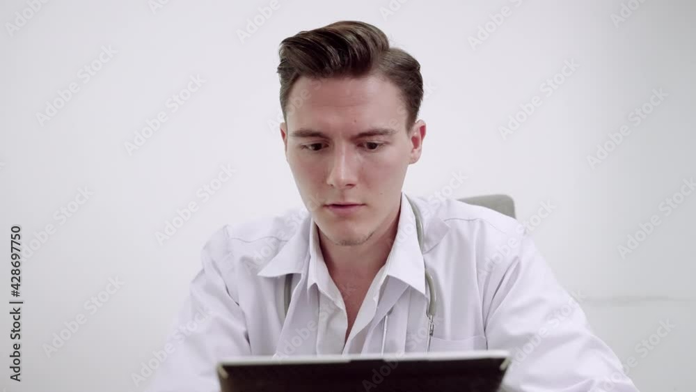 doctor is giving an online consultation to his patients
doctor is giving an online consultation to his patients