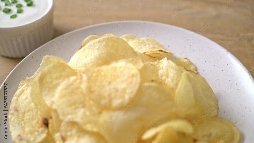potato chips with sour cream dipping sauce potato chips with sour cream dipping sauce