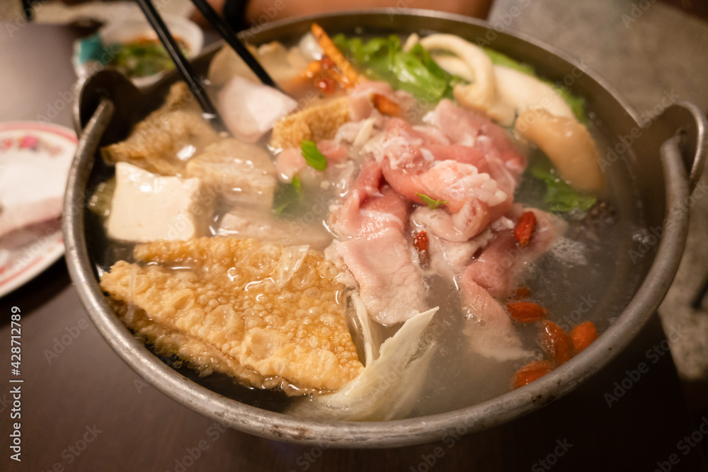 Taiwanese small hot pot