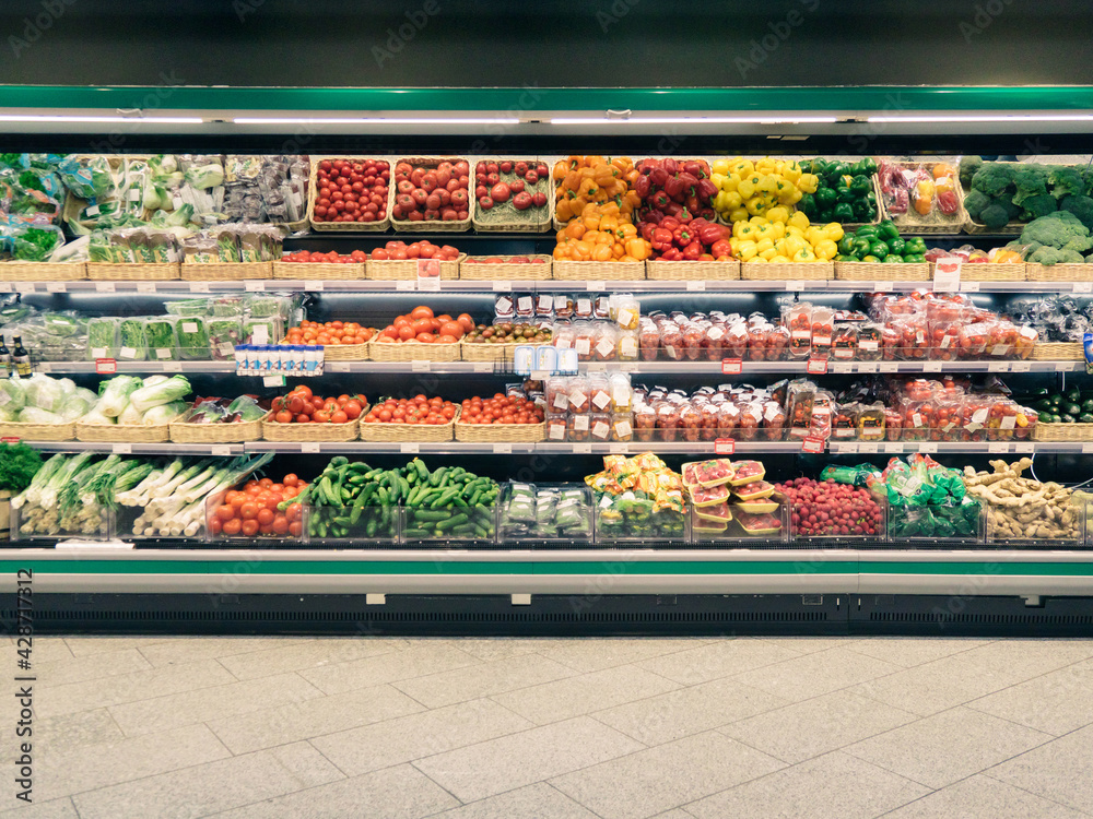 Fresh vegetables on shelf in supermarket for background - obrazy, fototapety, plakaty 