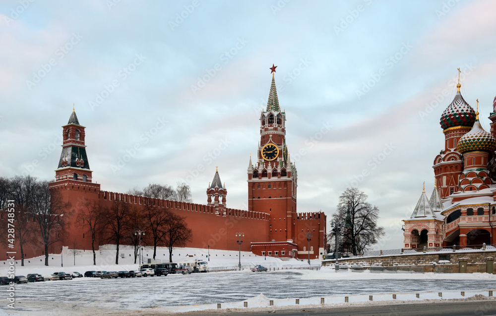 Spasskaya Tower of the Moscow Kremlin on a frosty winter morning