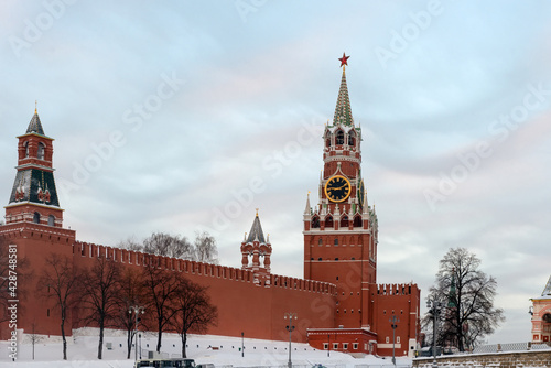 Spasskaya Tower of the Moscow Kremlin on a frosty winter morning