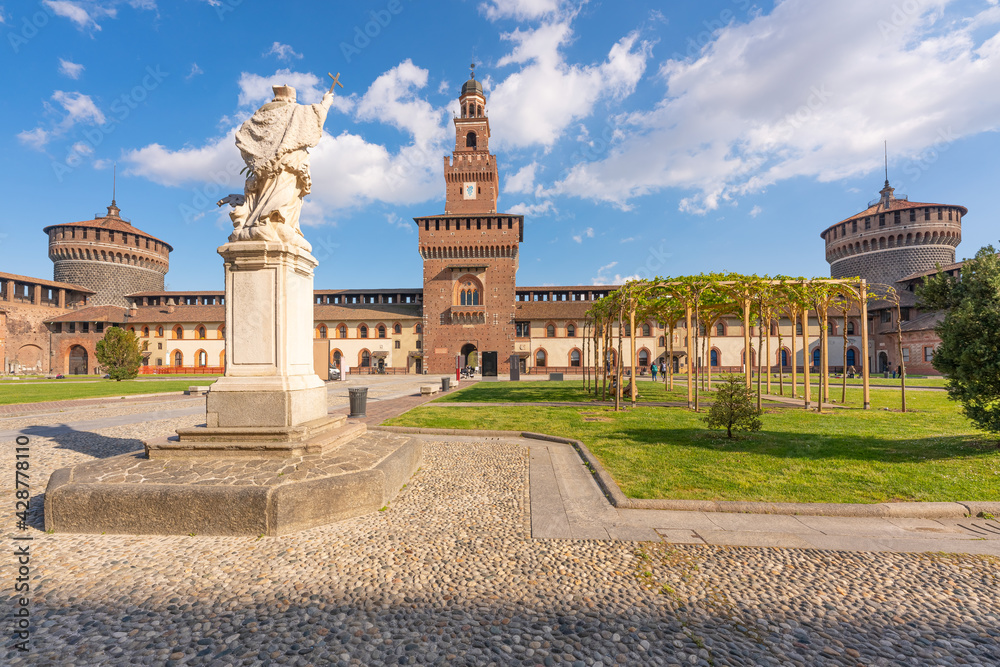Fototapeta premium Amazing panoramic inner courtyard of the Sforzesco castle and the main tower,sunny day and clouds, Milan,Italy