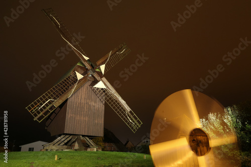 Foto windmill at night with model windmill in front with longexposure