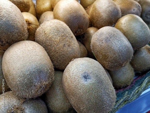 Fresh kiwi fruits on a supermarket shelf
