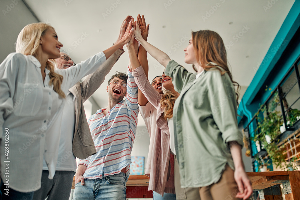 © Vasyl - Group of people working in office