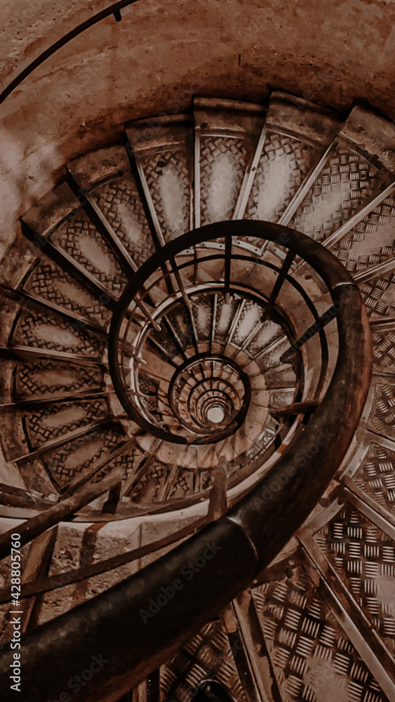 Obraz premium Spiral stairs in the Arc of Triumph