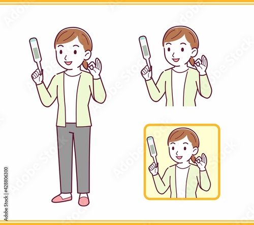 カーディガンを着た若い女性