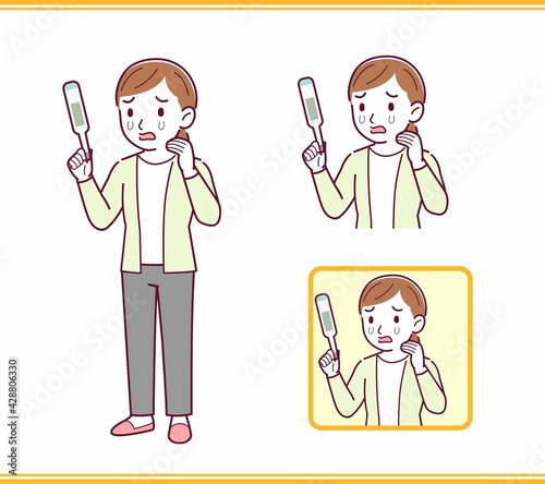 カーディガンを着た若い女性