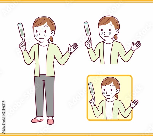 カーディガンを着た若い女性