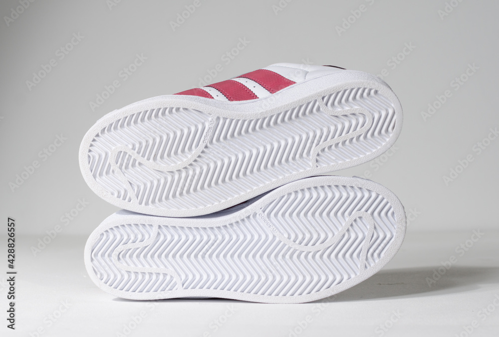 london, uk, 05.05.2020 adidas Originals Superstar White Dark Pink Leather  Junior Trainers Shoes hip hop style vintage sneaker trainers. adidas  superstar trainers, stylish retro new york fashion. foto de Stock | Adobe  Stock