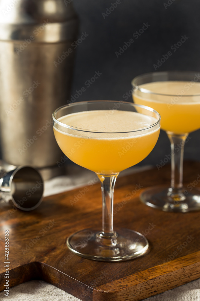 Refreshing Boozy Whiskey Daisy Cocktail Refreshing Boozy Whiskey Daisy Cocktail