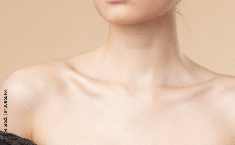 Women neck and shoulders on nude background - obrazy, fototapety, plakaty 