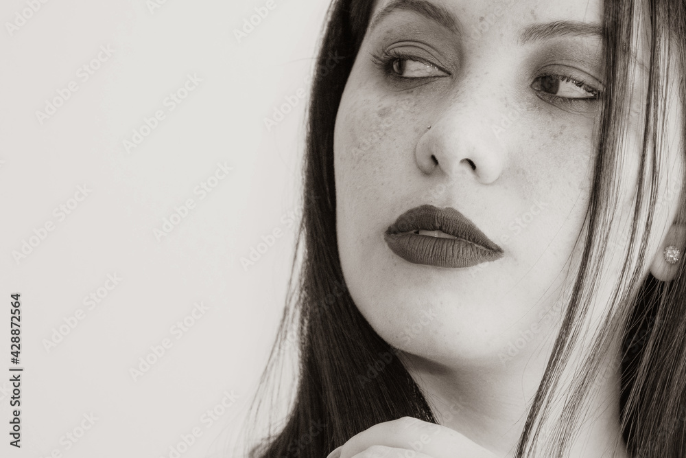 Fototapeta premium Jovem olhando de perfil