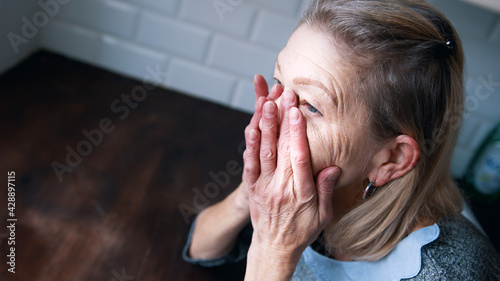 Fotografie desperate lonely elderly woman having a headache
