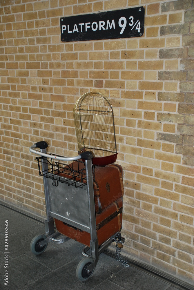 Harry Potter Bahnsteig 9 3/4 *Drehbares 3D-Schild· 3MF Datei für ·Cults