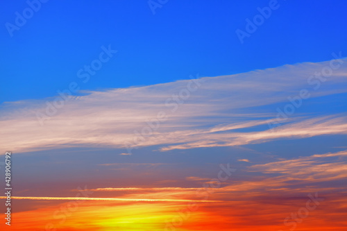 Fototapeta Naklejka Na Ścianę i Meble -  vibrant evening sky