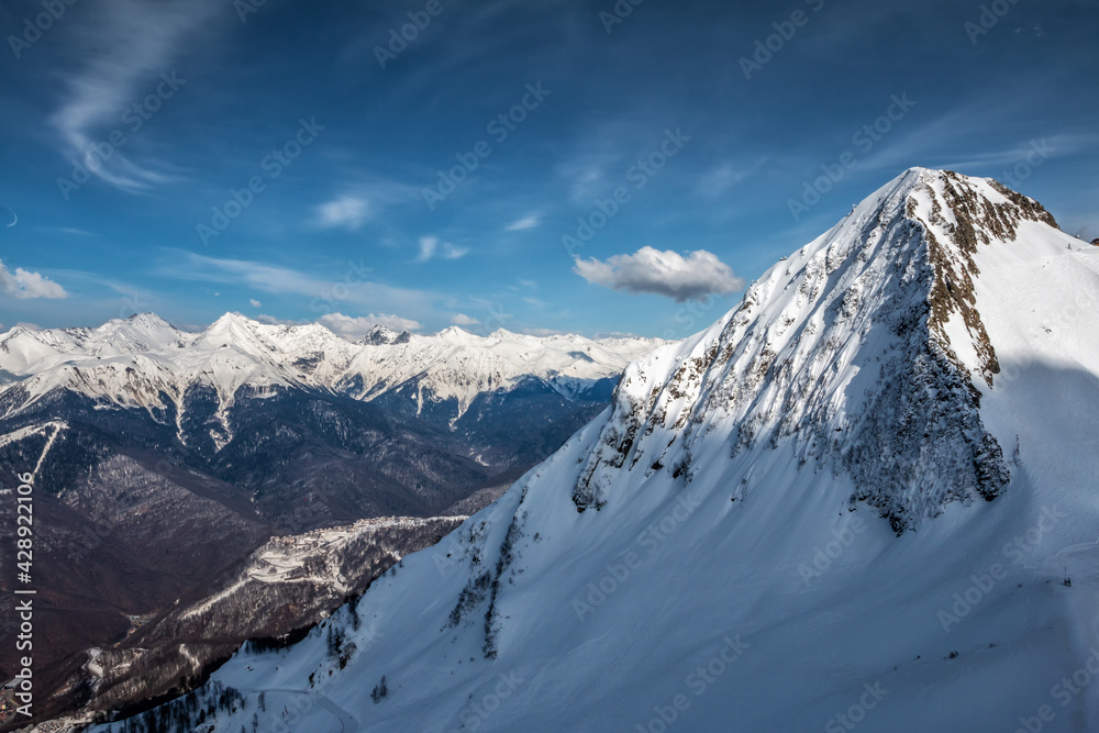 Obraz premium High mountain peaks covered with snow on a clear sunny day